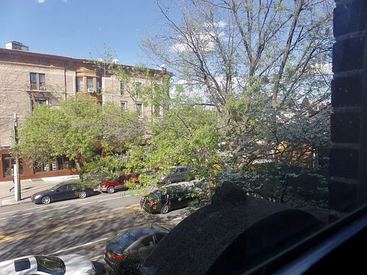 Rented by Albert Attias, LREB | media 5