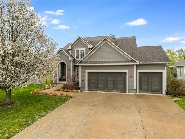 315 S Fox Ridge Dr, Raymore, MO 64083