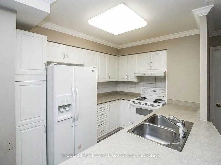 35 Kingsbridge Garden Cir #312 — Photo 15