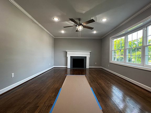 3rd image of 4972 N Lake Dr
