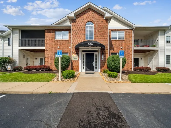 300 Hidden Ridge Ct APT 203, South Park, PA 15129