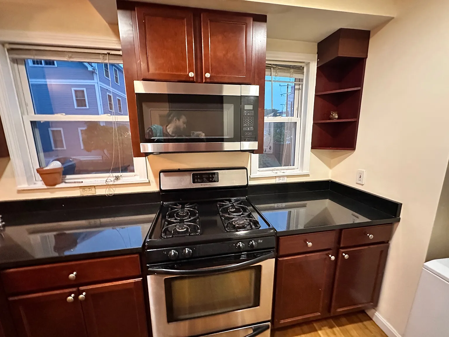 4 bed, 800 sqft, $4,100 — Photo 2
