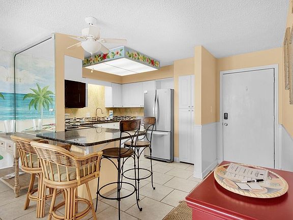 4th image of 30 Moreno Point Rd Unit 406C