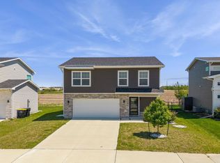 1365 SE Parkview Crossing Dr, Waukee, IA 50263