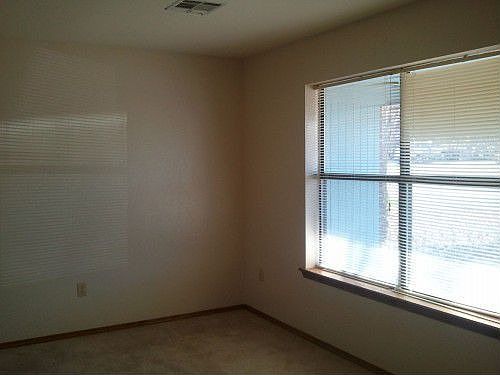 5th image of 3022 NE Stratford Cir