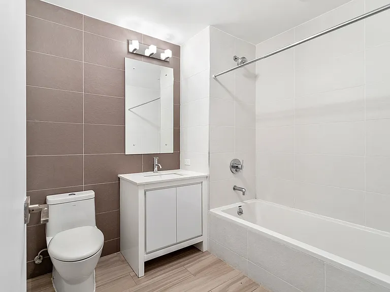 2727 Henry Hudson Pkwy W #504 — Photo 12