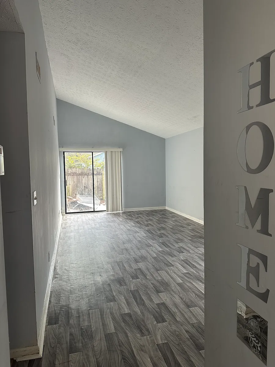 Building Photo - 8589 Parkside Dr