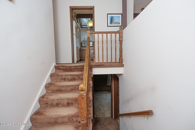 4th image of 14 Stonington Hill Road