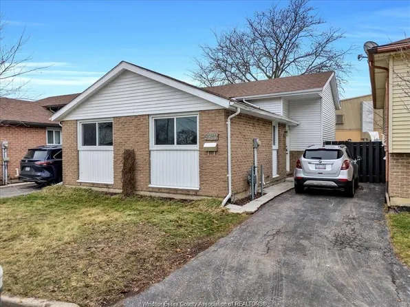 9940 Forest Glade Ct, Windsor, ON N8R 2B9