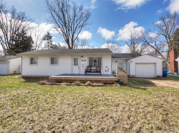 709 Richard St, Holly, MI 48442