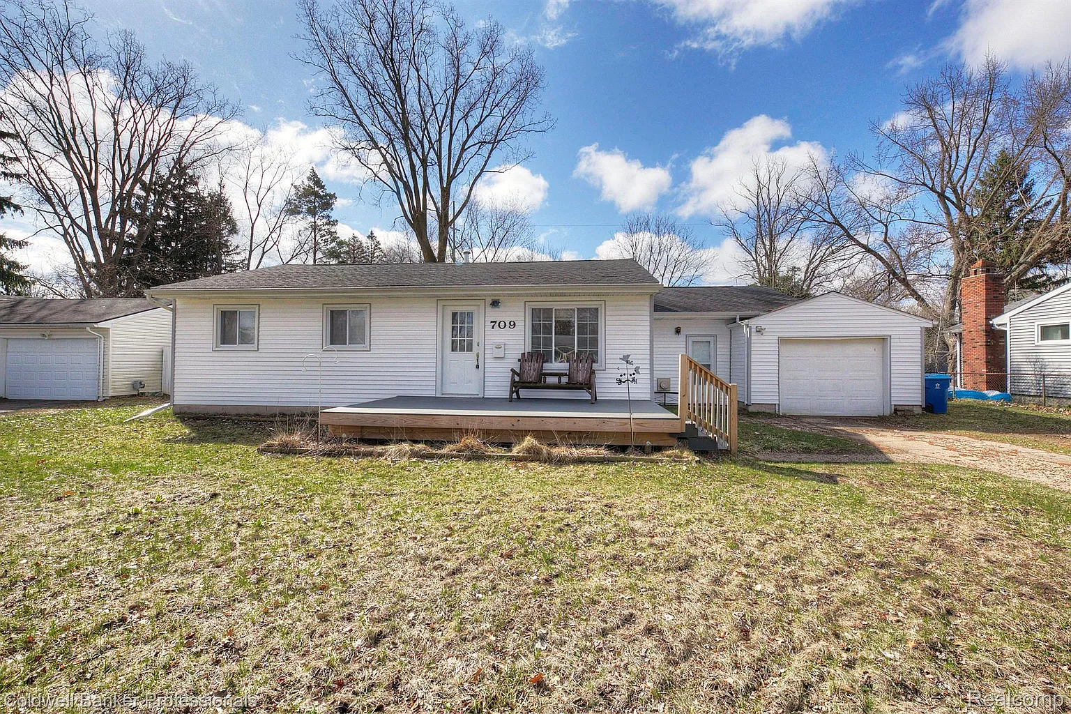 709 Richard St photo 1