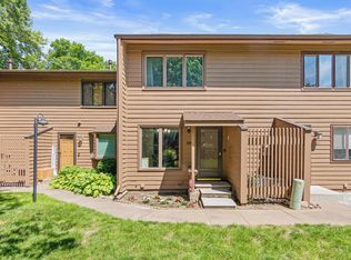 359 W Eagle Lake Dr, Maple Grove, MN 55369