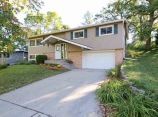 107 Oak Tree Dr, Mount Horeb, WI 53572