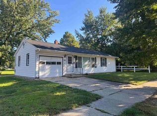 907 5th St, Charles City, IA 50616