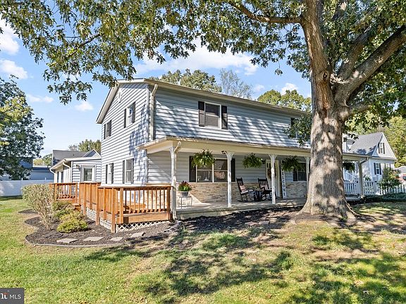 4th image of 22 Sandy Ln