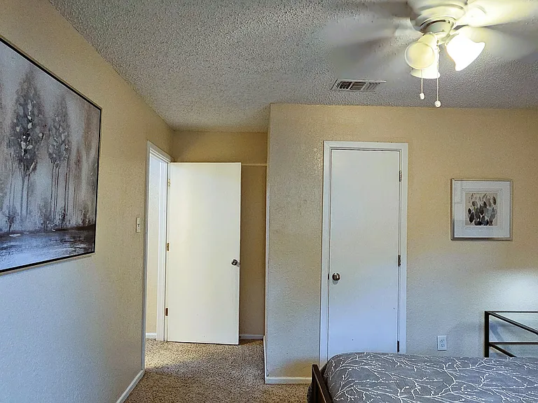 4720 63rd St — Photo 21