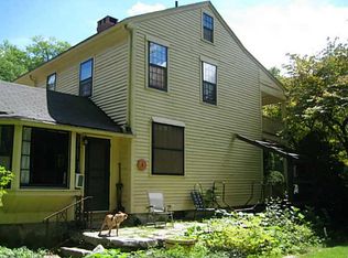 446 Deerfield Rd, Pomfret Center, CT 06259