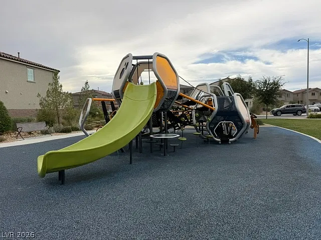 5 bed, 3.0 bath, 2446 sqft, $2,500 — Photo 3