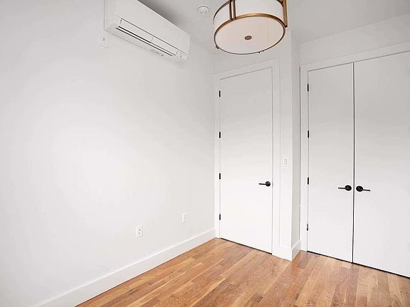 5th image of 10 W 122nd St Floor 4