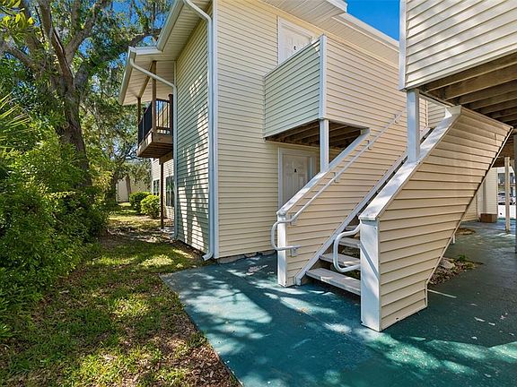 5th image of 140 HUNTER LAKE DRIVE #8C