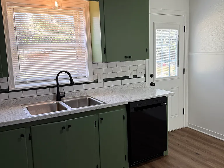 628 W Ford St — Photo 5