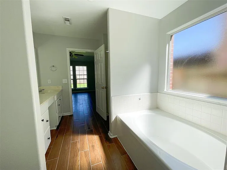 6638 Chantalle Dr — Photo 14