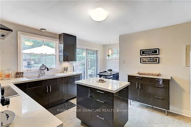 195 York Mills Rd — Photo 8