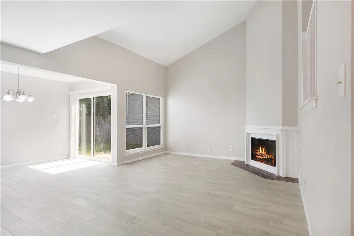 2 bed, 2.5 bath, 1273 sqft, $1,850 — Photo 3
