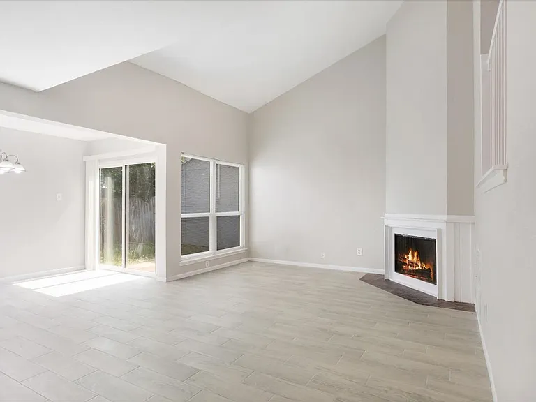 10254 Bridgeland Ln — Photo 3