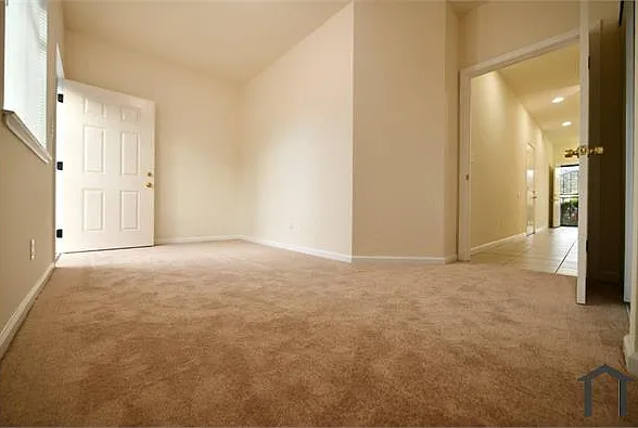 7517 Bancroft Ave — Photo 5