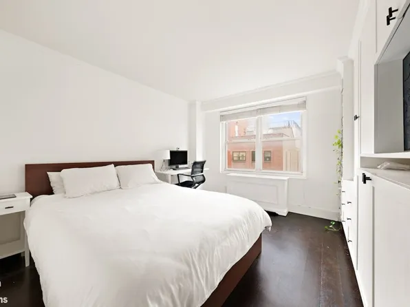 370 East 76th Street image 4 of 7