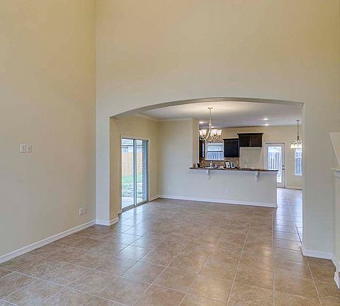 5th image of 2305 Mimosa Dr