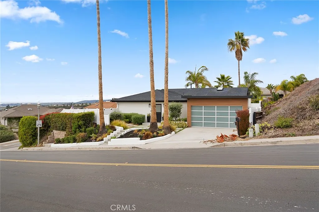 3 bed, 3.5 bath, 2200 sqft, $9,500 — Photo 1