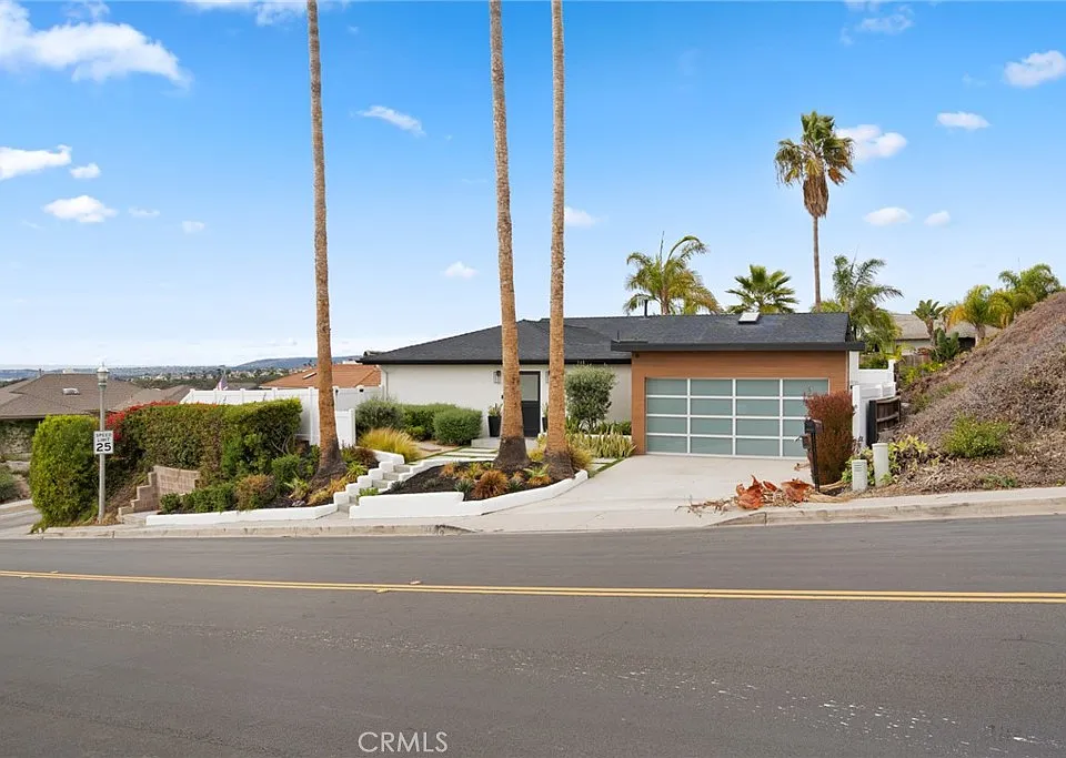 946 Avenida Presidio