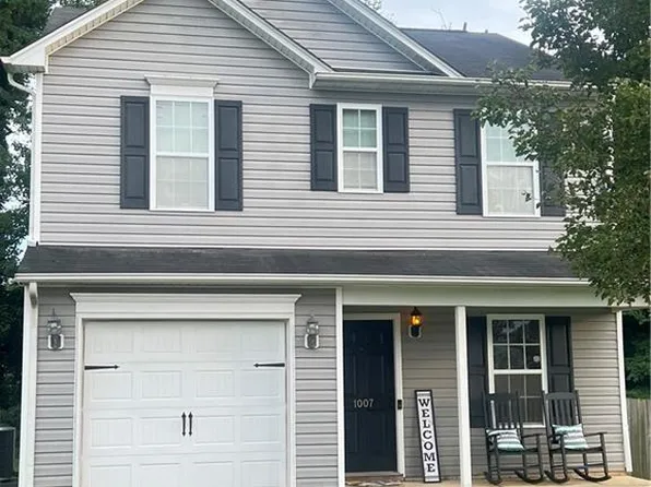 1007 Meadow Oak Dr, Greensboro, NC 27406