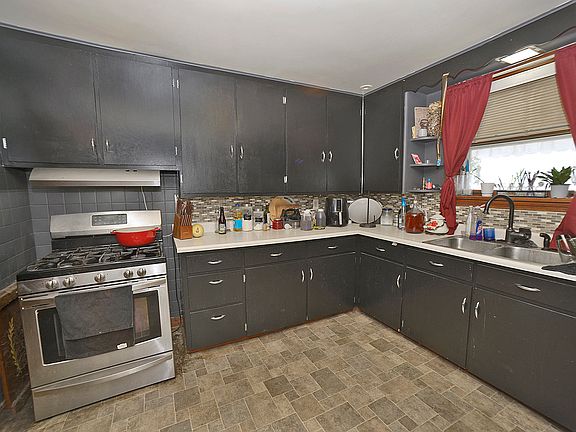 5th image of 303 W Larue St