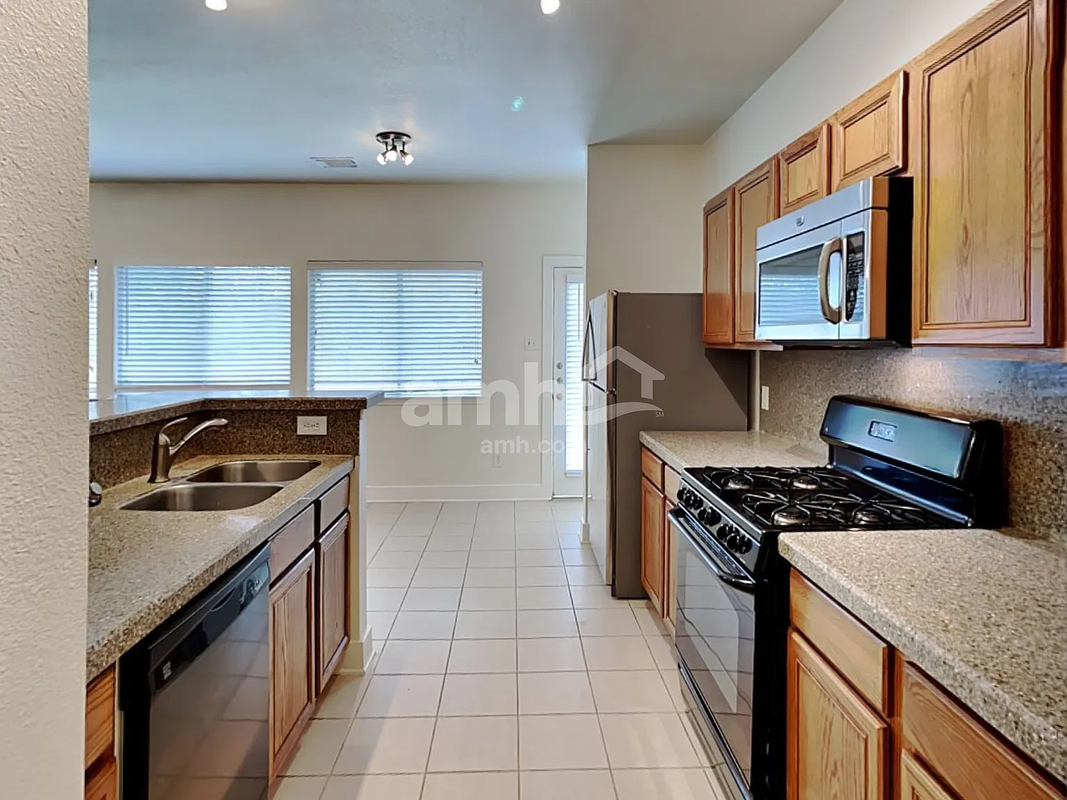 3 bed, 2.0 bath, 1416 sqft, $1,725 — Photo 4