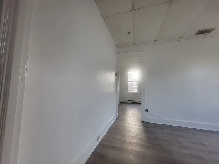 2212 W Liberty St — Photo 5