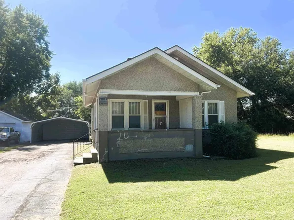 1008 E 8th St, Wellington, KS 67152