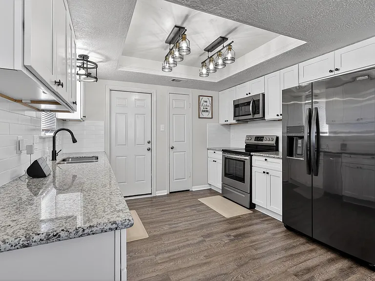 9514 Marblemount Dr — Photo 10
