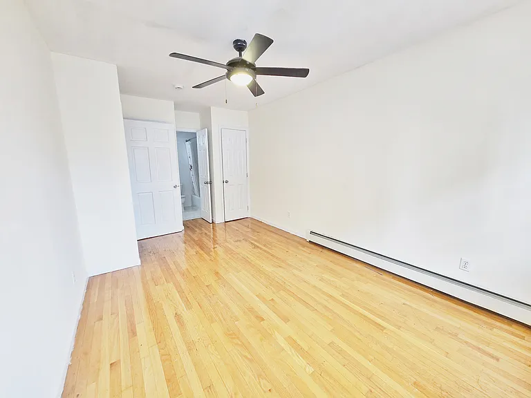 25-36 14th St #2 — Photo 7