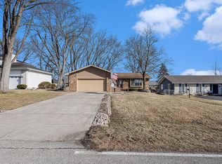 1122 Country Club Dr, Crown Point, IN 46307