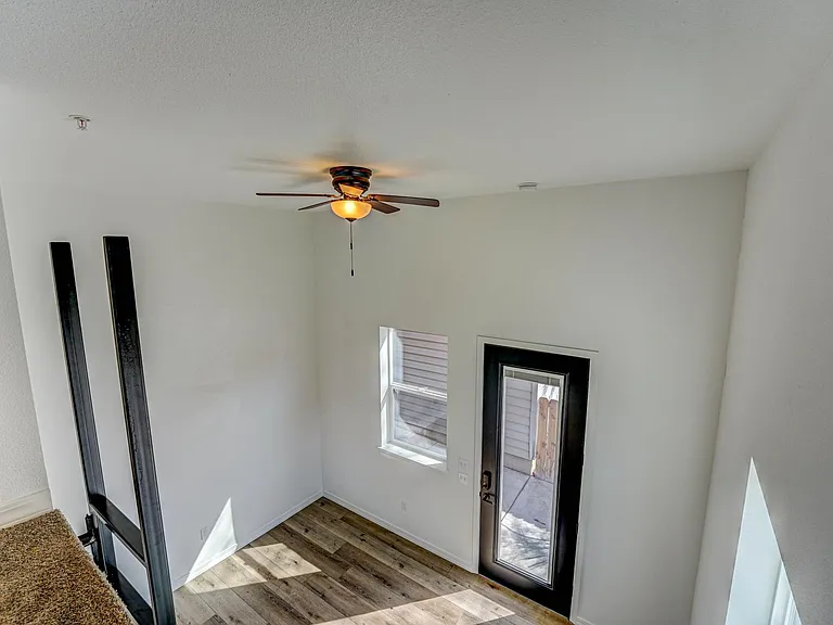 560 1st Ave N #101 — Photo 12
