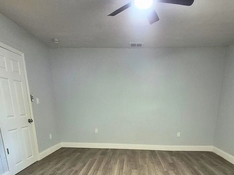 1040 Randall St — Photo 12