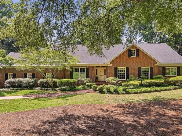 930 Wellington Rd, Winston Salem, NC 27106