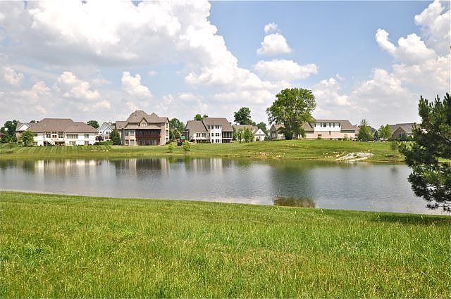 Beautiful lakefront lot