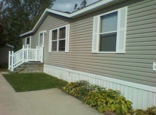 28014 Charlemagne St, Romulus, MI 48174