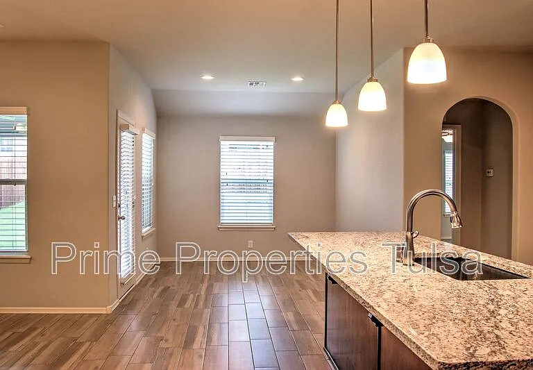 3208 W Fredericksburg St — Photo 6