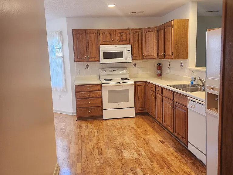 1105 Estate Dr — Photo 1