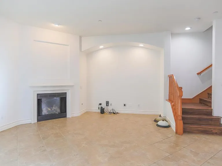 415 N Cedros N — Photo 19